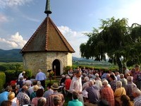 Gottesdienst an der Ehrenstetter Ölbergkapell (Bildnachweis: Fotograf und Copyright: Th. Coch) Gottesdienst an der Ehrenstetter Ölbergkapell (Bildnachweis: Fotograf und Copyright: Th. Coch)
